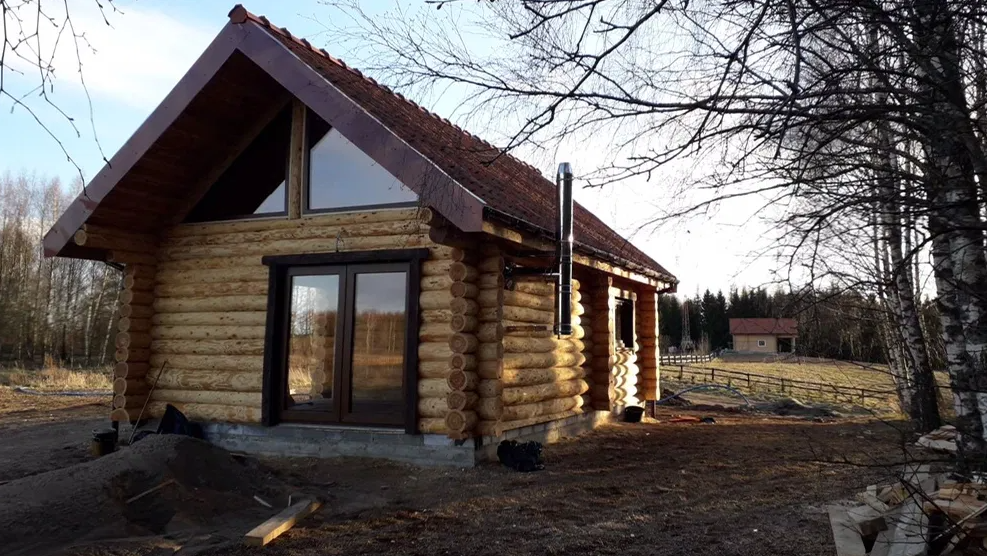 Строительство бани из оцилиндрованного бревна